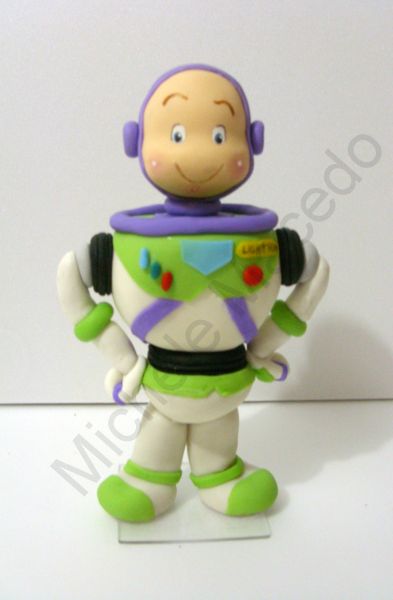 Buzz topo de bolo